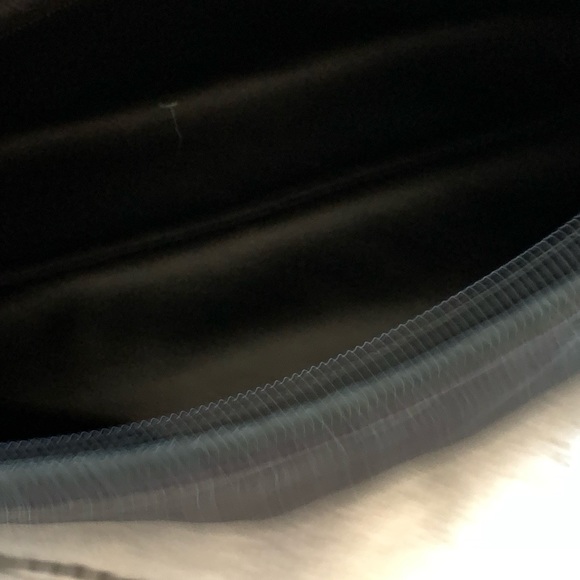 Woman’s black leather shoulder bag by Due Fratelli - Picture 7 of 10